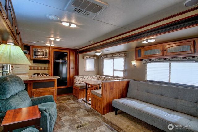 64 Wilderness Way, Deming, WA 98244