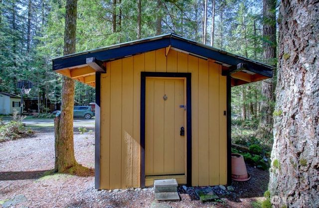 64 Wilderness Way, Deming, WA 98244