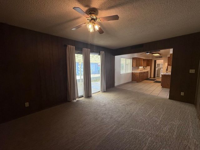 257 N Roberts Place, Dinuba, CA 93618