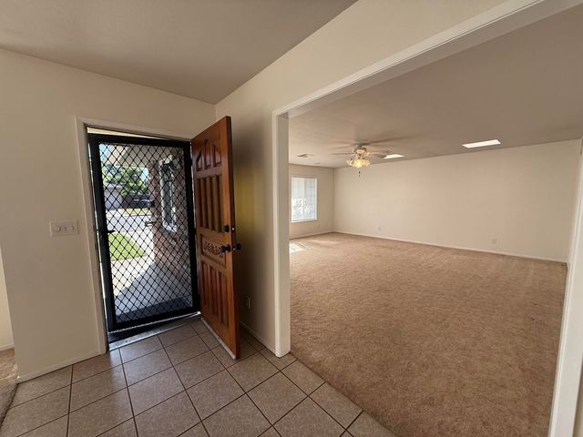 257 N Roberts Place, Dinuba, CA 93618