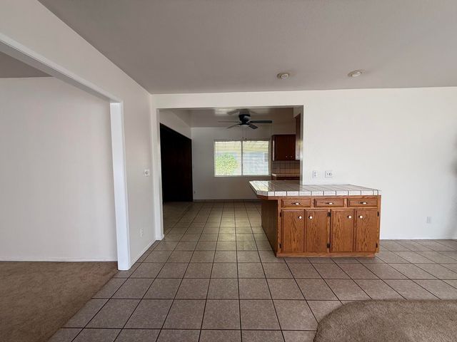 257 N Roberts Place, Dinuba, CA 93618