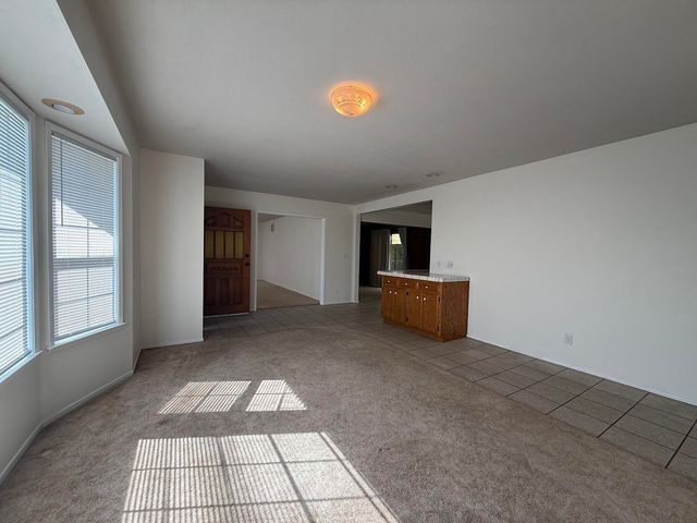 257 N Roberts Place, Dinuba, CA 93618