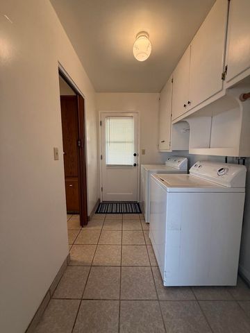 257 N Roberts Place, Dinuba, CA 93618