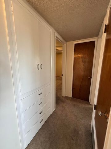 257 N Roberts Place, Dinuba, CA 93618
