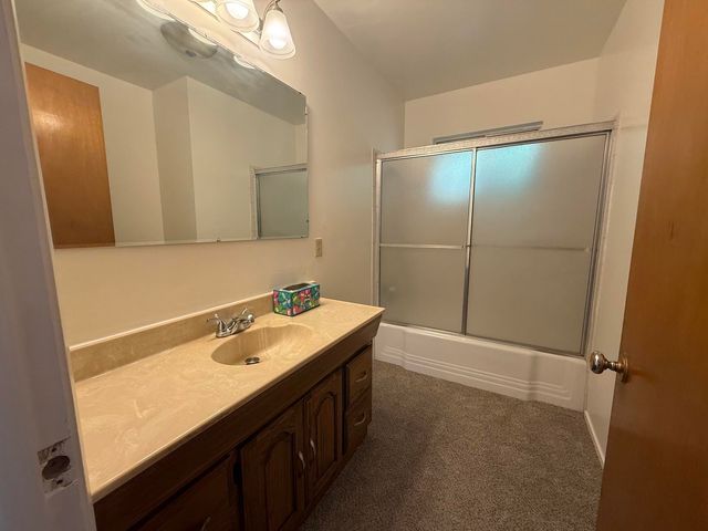 257 N Roberts Place, Dinuba, CA 93618