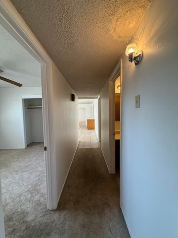 257 N Roberts Place, Dinuba, CA 93618