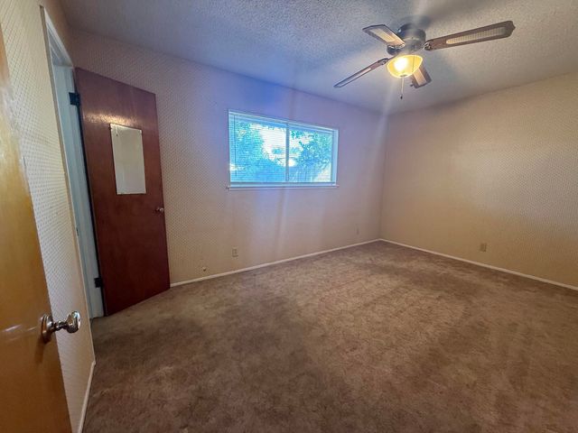 257 N Roberts Place, Dinuba, CA 93618