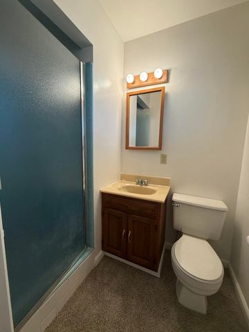 257 N Roberts Place, Dinuba, CA 93618