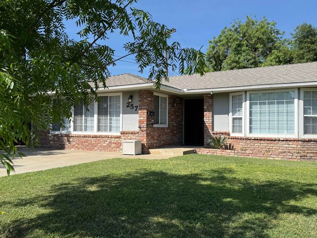 257 N Roberts Place, Dinuba, CA 93618