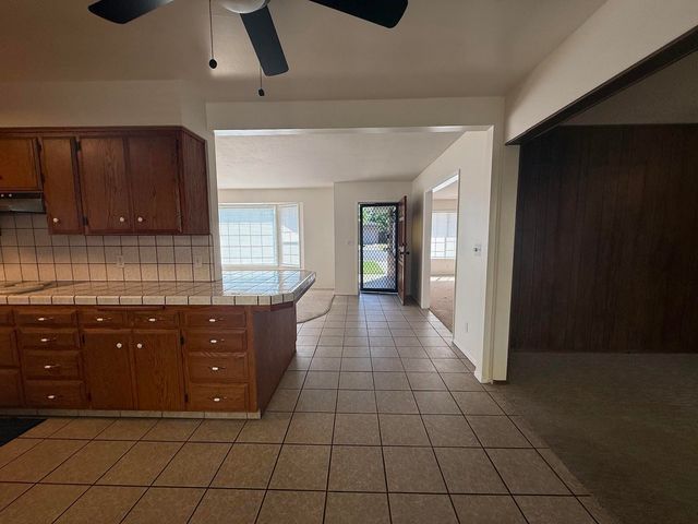 257 N Roberts Place, Dinuba, CA 93618