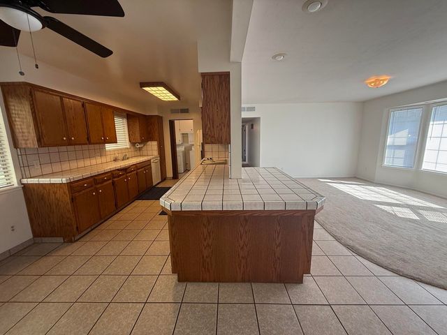 257 N Roberts Place, Dinuba, CA 93618