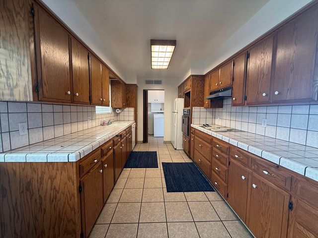 257 N Roberts Place, Dinuba, CA 93618