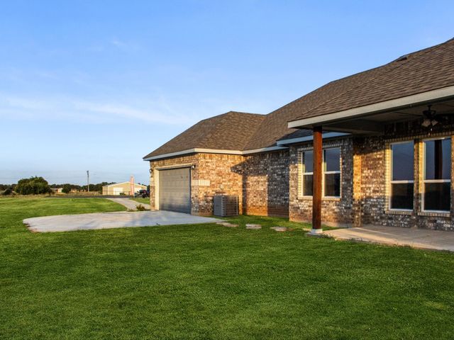 1013 Magnolia Court, Springtown, TX 76082