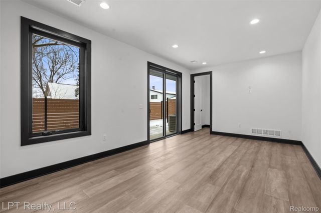 523 Walnut Street, Brighton, MI 48116