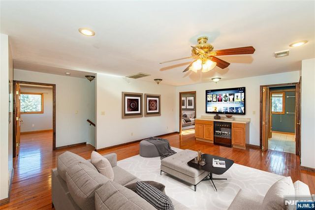 8 Tyler Place, West Milford, NJ 07421