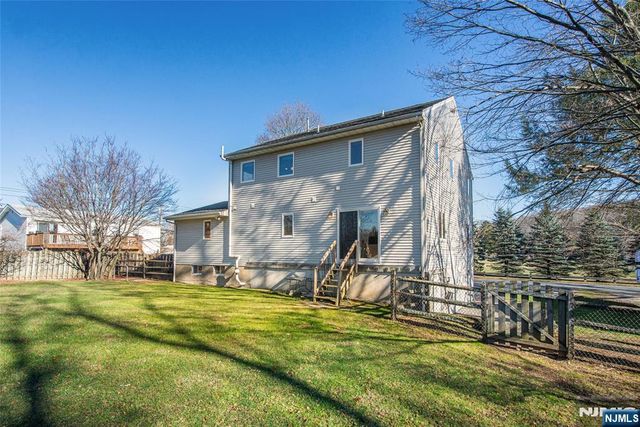 8 Tyler Place, West Milford, NJ 07421