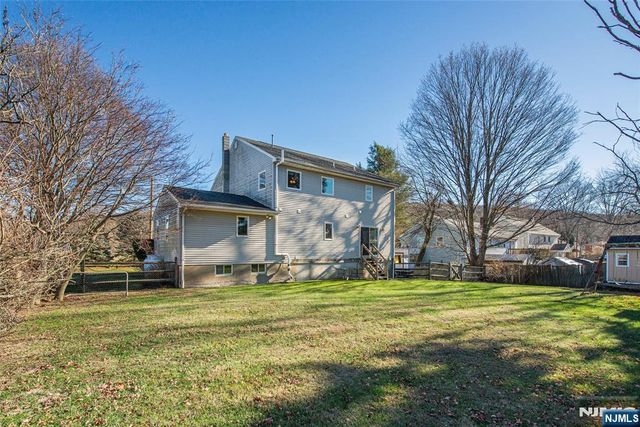 8 Tyler Place, West Milford, NJ 07421