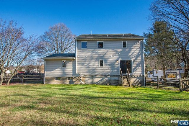 8 Tyler Place, West Milford, NJ 07421
