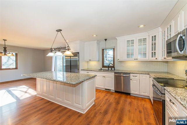 8 Tyler Place, West Milford, NJ 07421