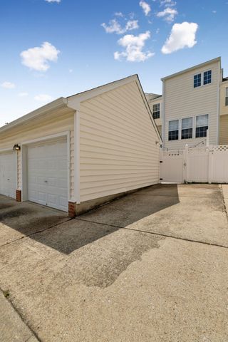 7703 Porter House Dr, Nashville, TN 37211