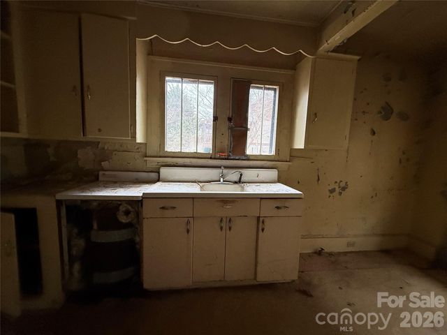 24 Dysart Street, Asheville, NC 28806