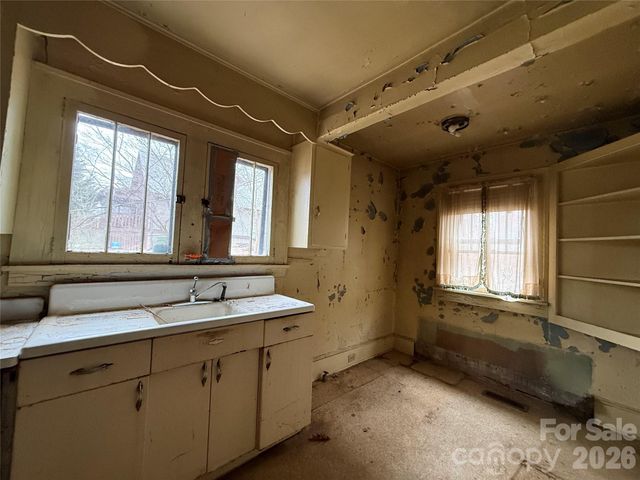 24 Dysart Street, Asheville, NC 28806