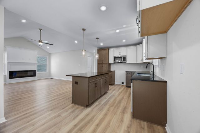 1166 Tybee Dr, Clarksville, TN 37042