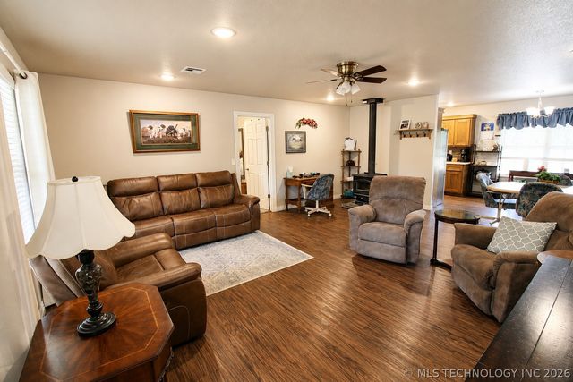 8268 N Shiloh Road, Hulbert, OK 74441