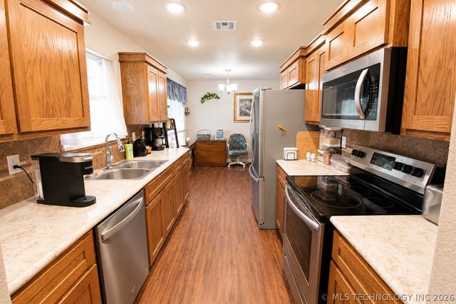 8268 N Shiloh Road, Hulbert, OK 74441