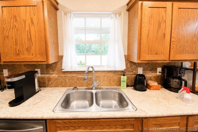 8268 N Shiloh Road, Hulbert, OK 74441