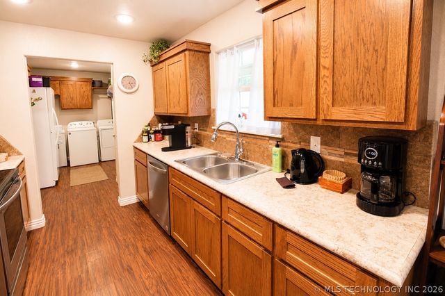 8268 N Shiloh Road, Hulbert, OK 74441