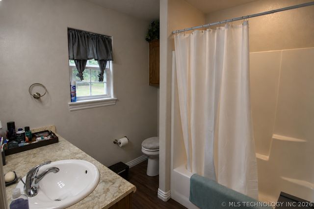 8268 N Shiloh Road, Hulbert, OK 74441