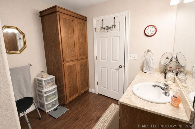 8268 N Shiloh Road, Hulbert, OK 74441