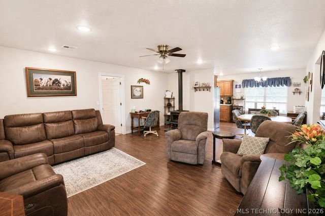 8268 N Shiloh Road, Hulbert, OK 74441