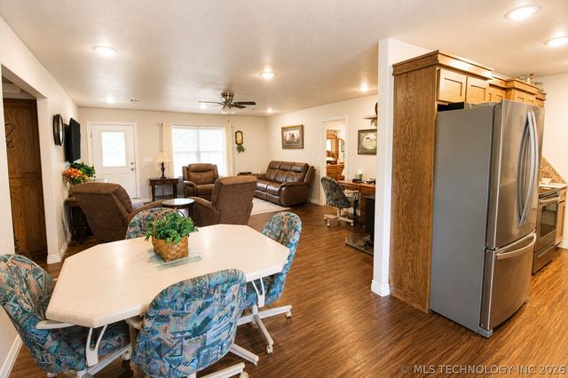 8268 N Shiloh Road, Hulbert, OK 74441