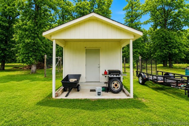 8268 N Shiloh Road, Hulbert, OK 74441