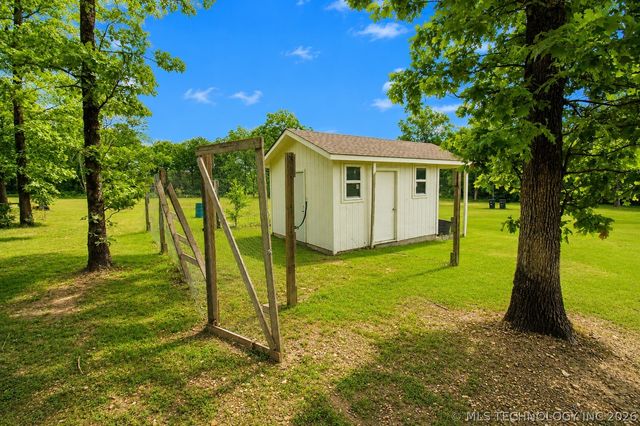8268 N Shiloh Road, Hulbert, OK 74441