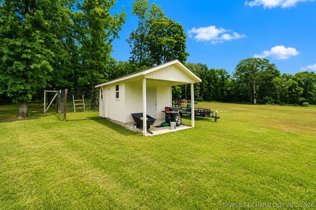 8268 N Shiloh Road, Hulbert, OK 74441