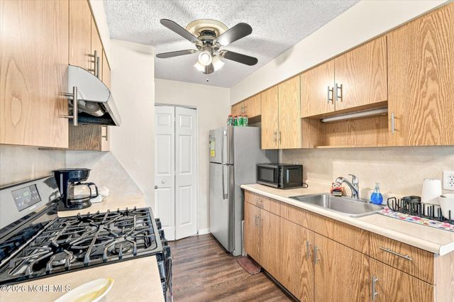 9 Gibraltar Court, Barnegat, NJ 08005