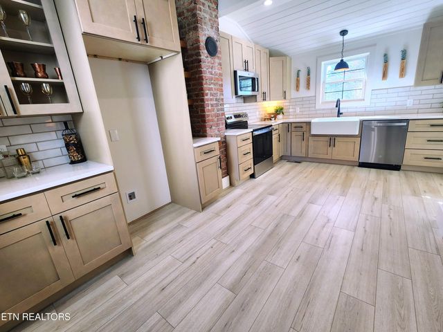 1011 S Court St, Maryville, TN 37803