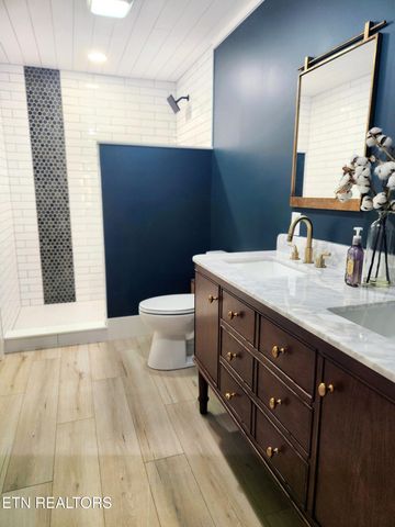 1011 S Court St, Maryville, TN 37803