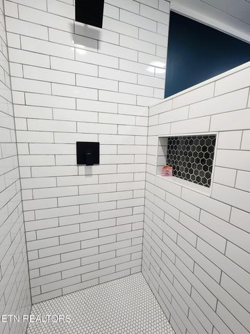 1011 S Court St, Maryville, TN 37803