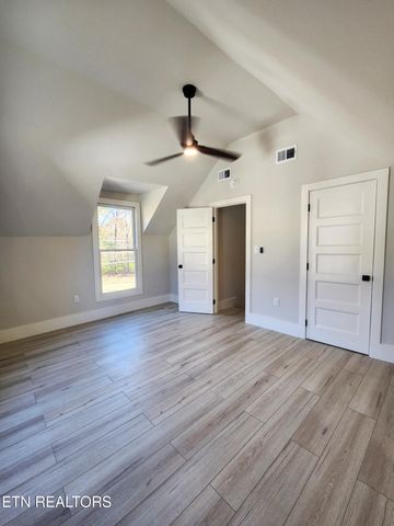 1011 S Court St, Maryville, TN 37803