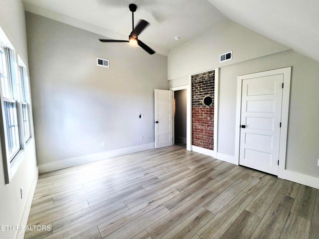 1011 S Court St, Maryville, TN 37803