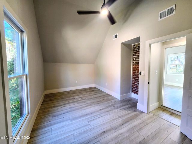 1011 S Court St, Maryville, TN 37803