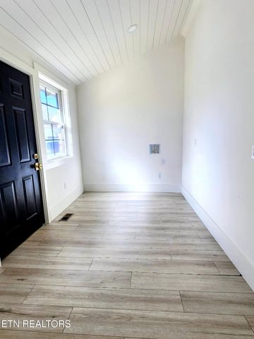 1011 S Court St, Maryville, TN 37803