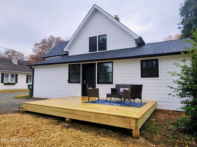 1011 S Court St, Maryville, TN 37803