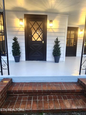 1011 S Court St, Maryville, TN 37803