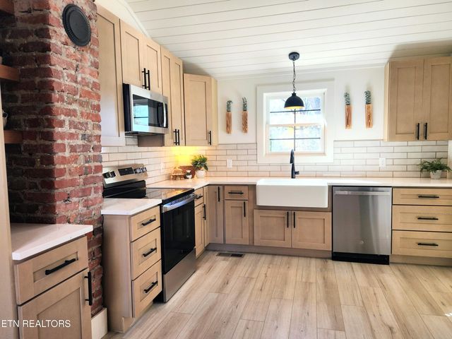 1011 S Court St, Maryville, TN 37803