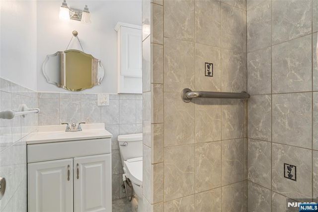 60 White Oak Road, Par-troy Hills Twp., NJ 07054